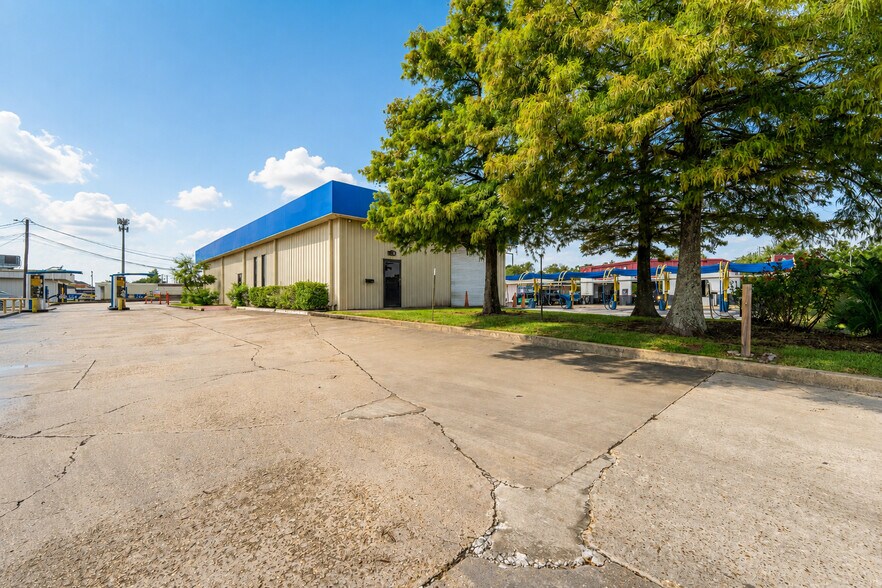 More Photos Of 1308 Windsor Pl, Alexandria Carwash For Sale