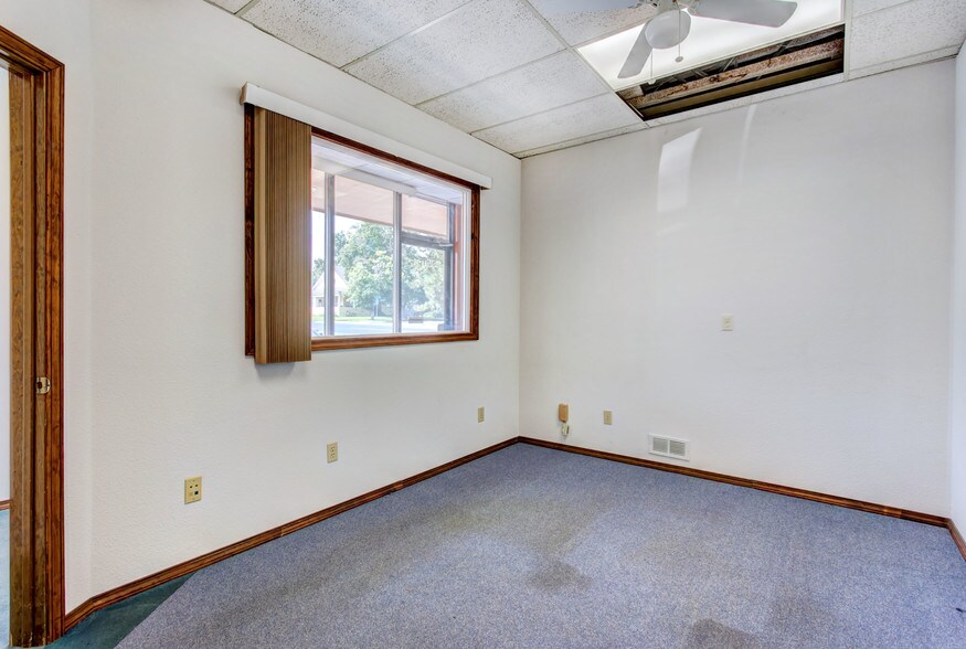 More Photos Of 100 N Fruitland St, Kennewick Office For Lease