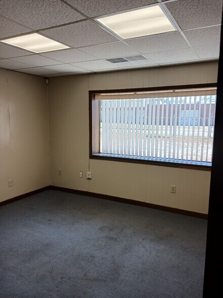 More Photos Of 536 Broughton St, Orangeburg Flex For Sale