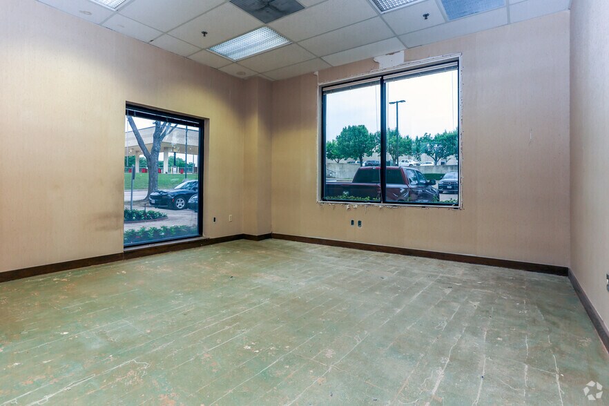 More Photos Of 3301 Golden Rd, Tyler Office For Lease