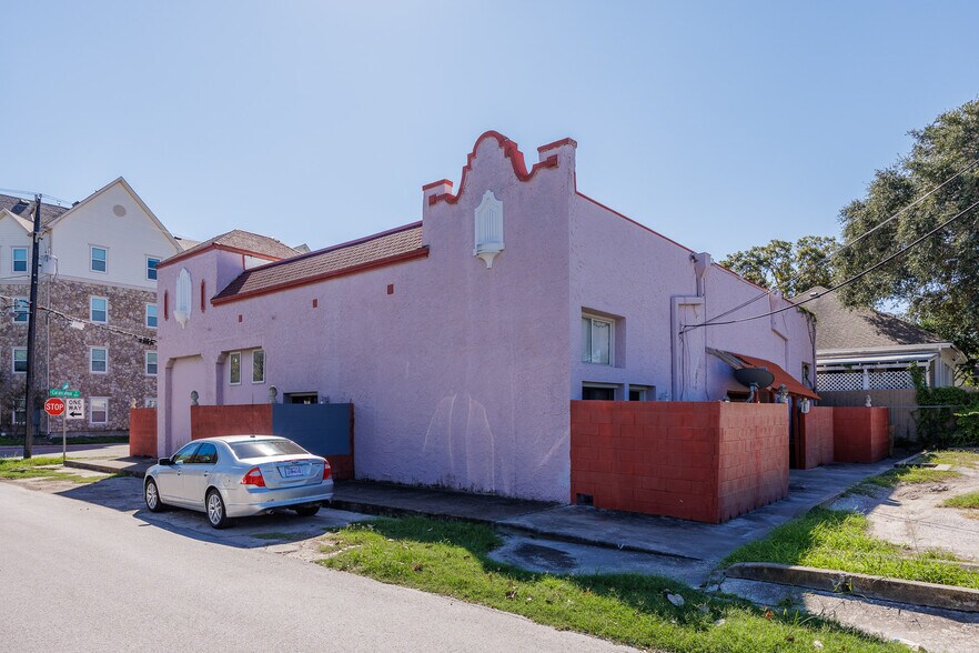 More Photos Of 801 S Carancahua St, Corpus Christi Apartments For Sale