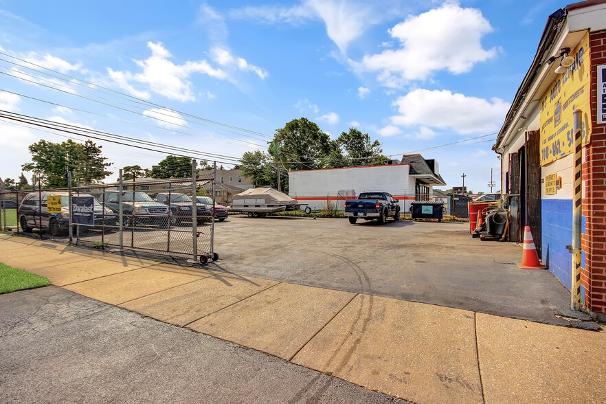 More Photos Of 635 Burnham Ave, Calumet City Auto Repair For Sale
