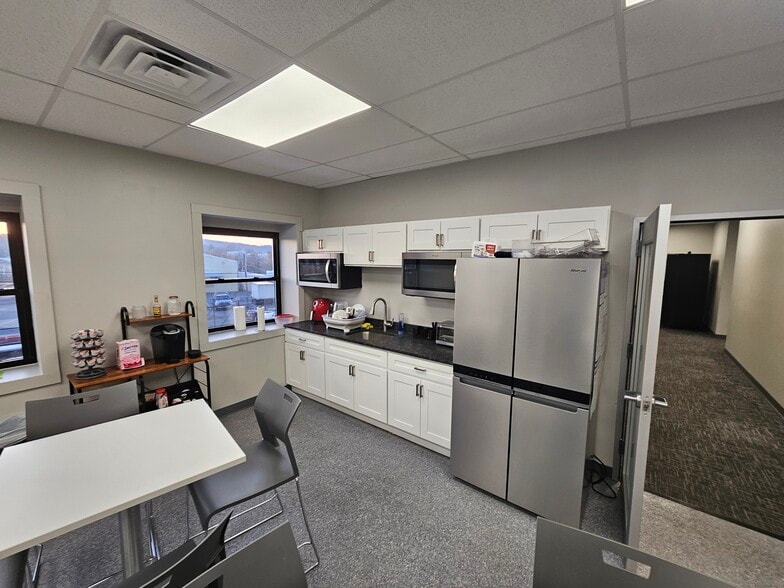 More Photos Of 456 Union Blvd, Allentown Light Manufacturing For Lease