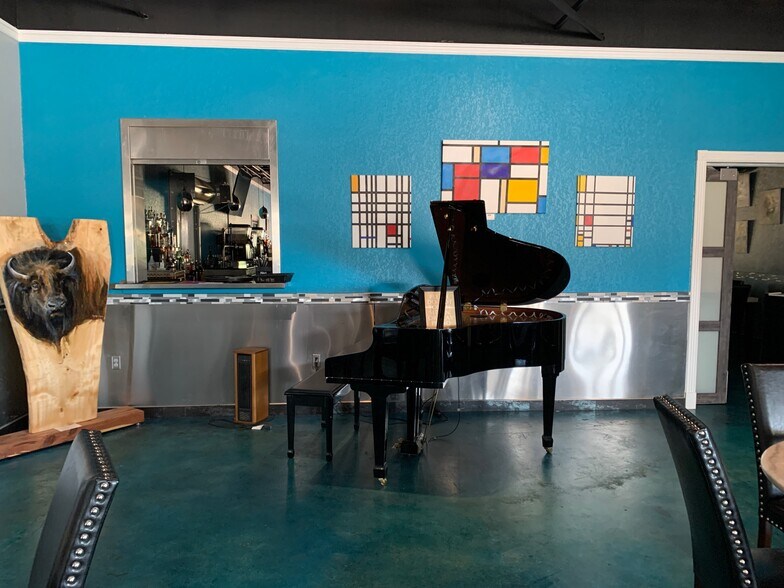 More Photos Of 803 US Highway 59, Atlanta General Retail For Sale