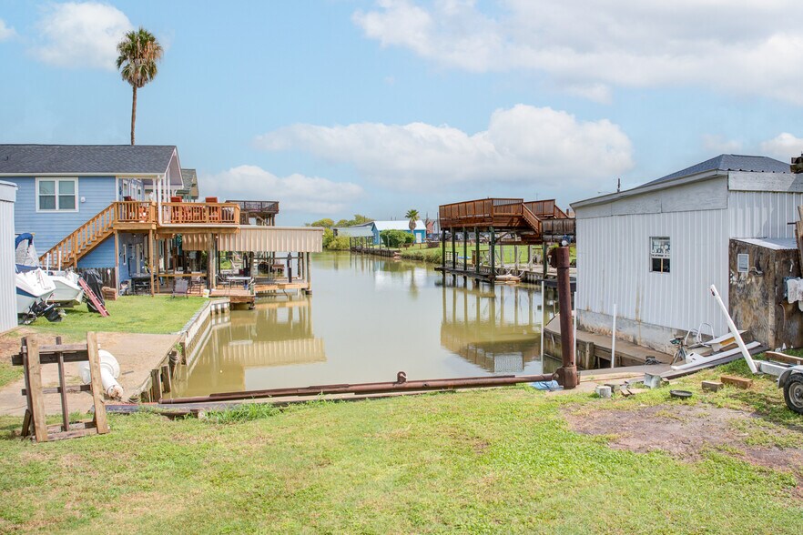 More Photos Of 205 Marine Way, Freeport Self Storage For Sale