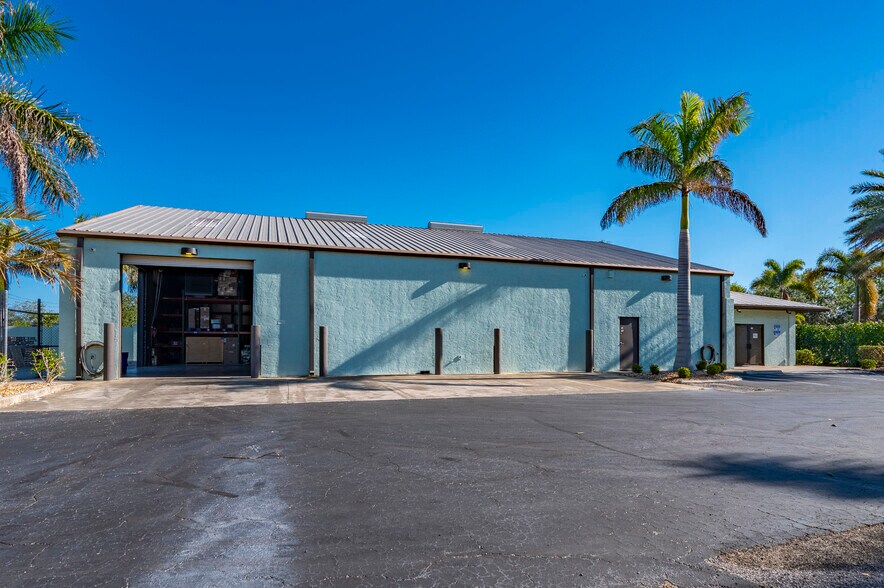 More Photos Of 8270 Pascal Dr, Punta Gorda Service For Sale