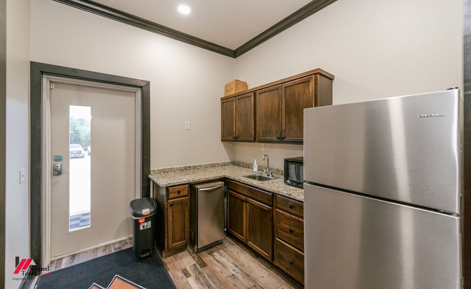 More Photos Of 7303 State Highway 43 S, Marshall Warehouse For Sale