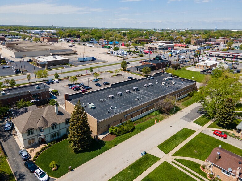 More Photos Of 7909-7945 S Harlem Ave, Burbank Unknown For Lease