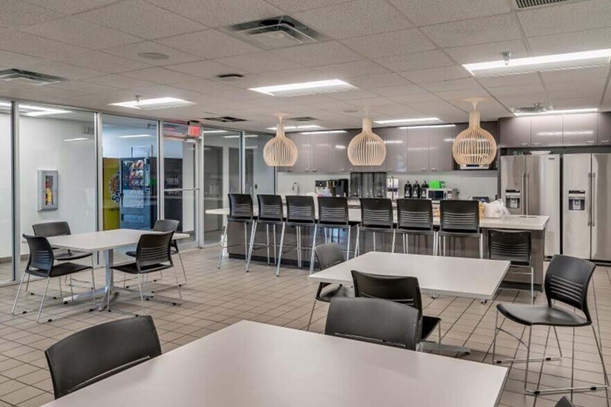 More Photos Of 4636 N Dale Mabry Hwy, Tampa Auto Dealership For Lease