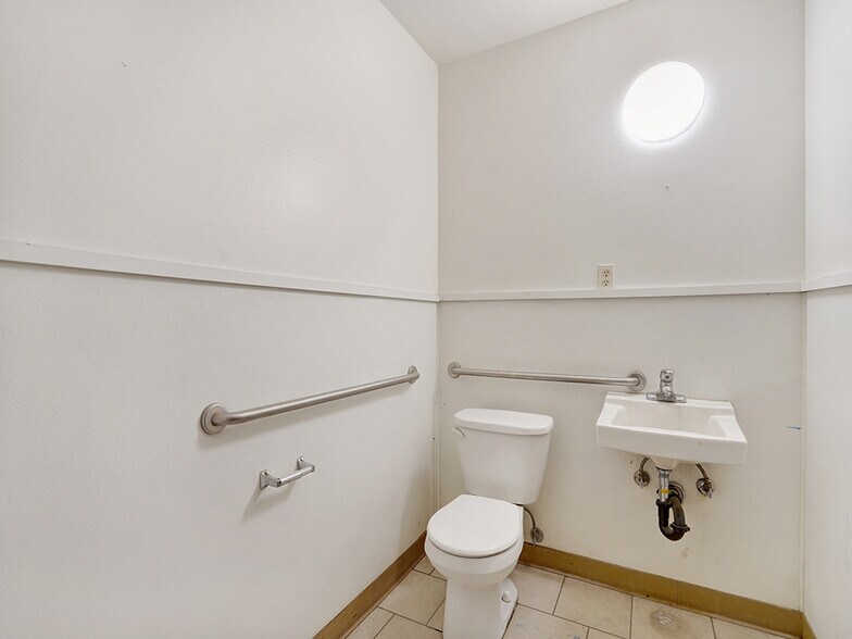 More Photos Of 1203 W Brooks St, Ontario Manufacturing For Sale