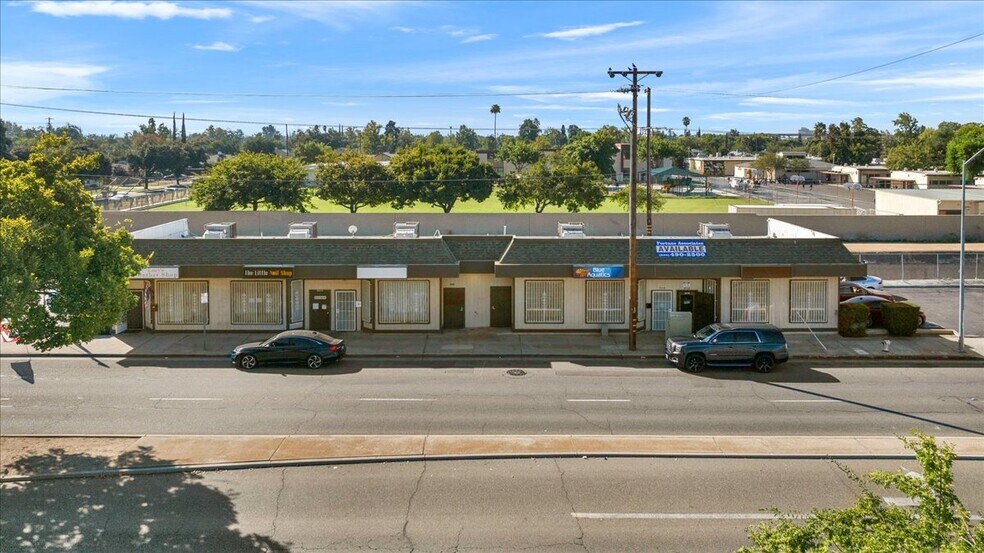 More Photos Of 3298 E McKinley Ave, Fresno Freestanding For Lease