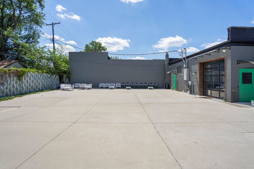 More Photos Of 23610 John R Rd, Hazel Park Auto Repair For Sale