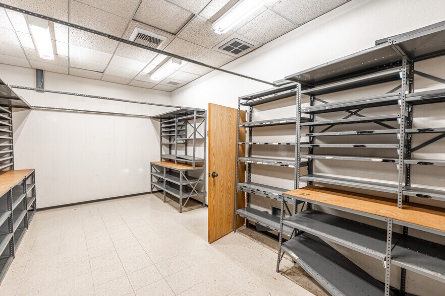 More Photos Of 2495 Lakeshore Dr, Lake Elsinore Bank For Sale