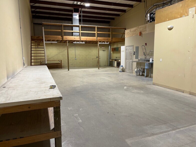 More Photos Of 8294 Blaikie Ct, Sarasota Warehouse For Lease
