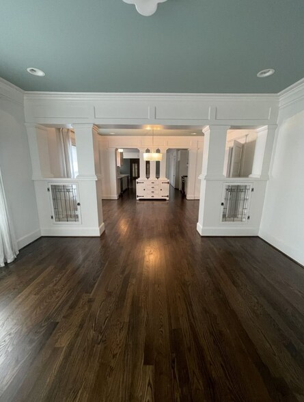 More Photos Of 808 W 27th St, Houston Office For Sale