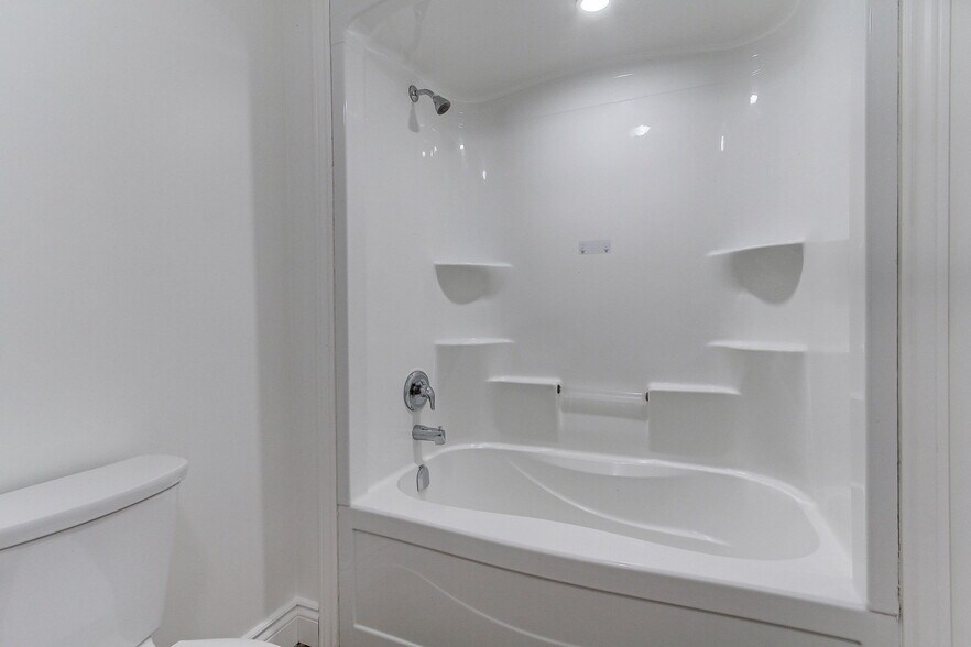 More Photos Of 395 Bay St W, Brock Office For Sale