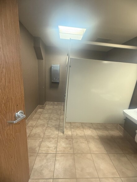 More Photos Of 2125 Heights Dr, Eau Claire Medical For Lease