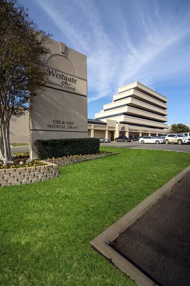 More Photos Of 5282 Medical Dr, San Antonio Medical For Lease