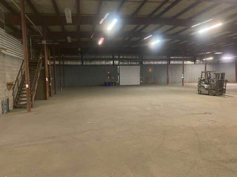 More Photos Of 14 Kraft Ave, Albany Warehouse For Sale