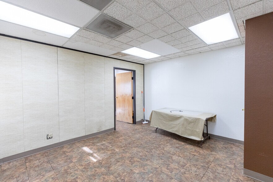 More Photos Of 1249 E Ridgecrest Blvd, Ridgecrest Office For Sale