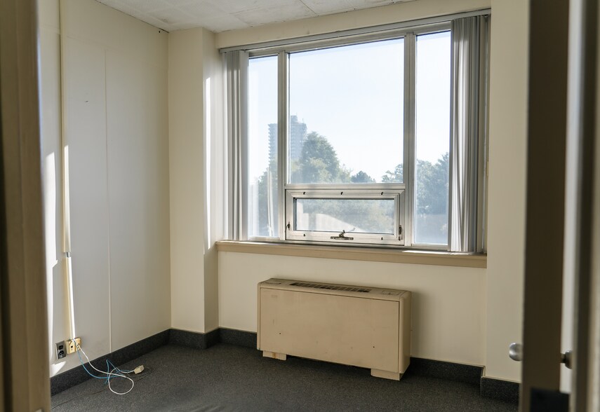 More Photos Of 605 James St N, Hamilton Office For Lease