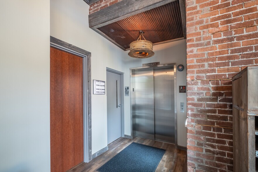 More Photos Of 111-113 N Market St, Selinsgrove Medical For Lease