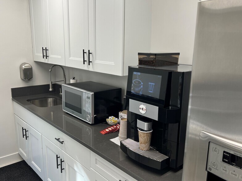 More Photos Of 4110 Southpoint Blvd, Jacksonville Coworking Space