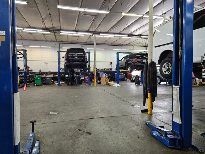 More Photos Of 6616 35th Ave NE, Marysville Auto Dealership For Lease