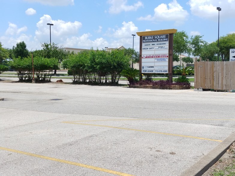 More Photos Of 3222 Burke Rd, Pasadena Office For Lease