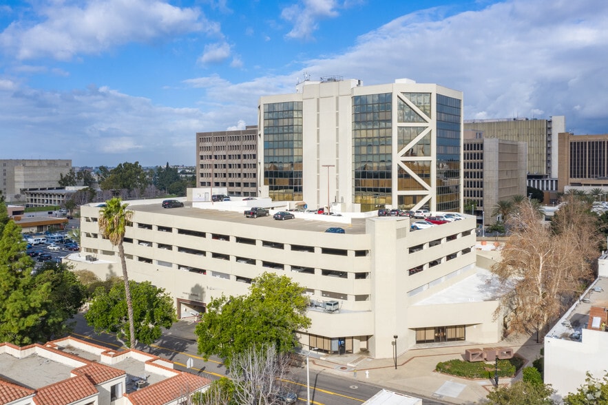 More Photos Of 600 W Santa Ana Blvd, Santa Ana Office For Lease