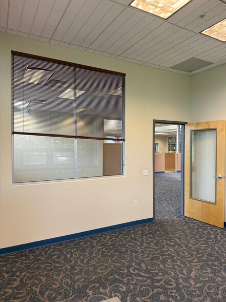 More Photos Of 3684 N Townsend Ave, Montrose Flex For Sale