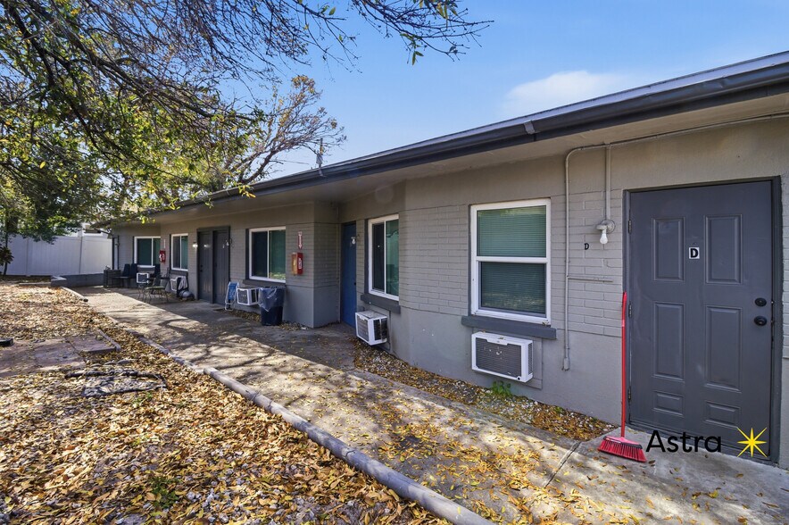 More Photos Of 1429 Laura St, Clearwater Apartments For Sale