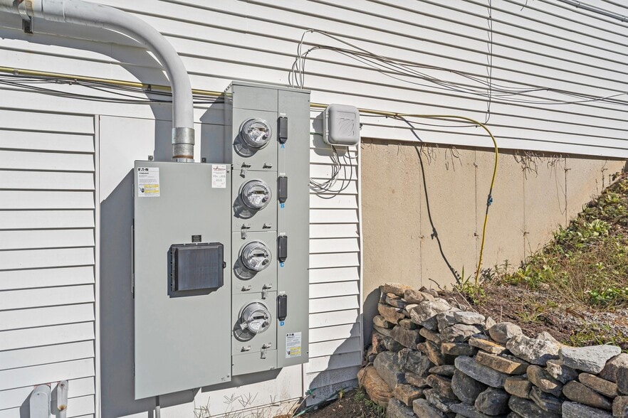 More Photos Of 497 Winthrop Rd, Deep River Restaurant For Sale