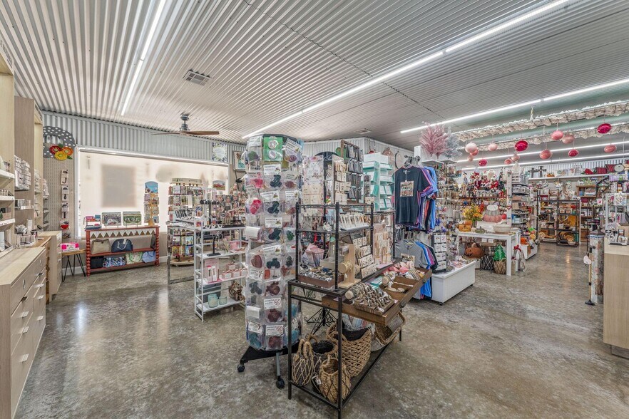 More Photos Of 120 E Blackjack St, Dublin Storefront For Sale