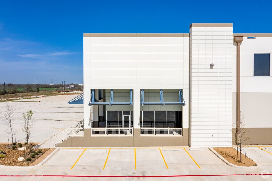 More Photos Of 17745 Lookout Rd, Schertz Warehouse For Lease