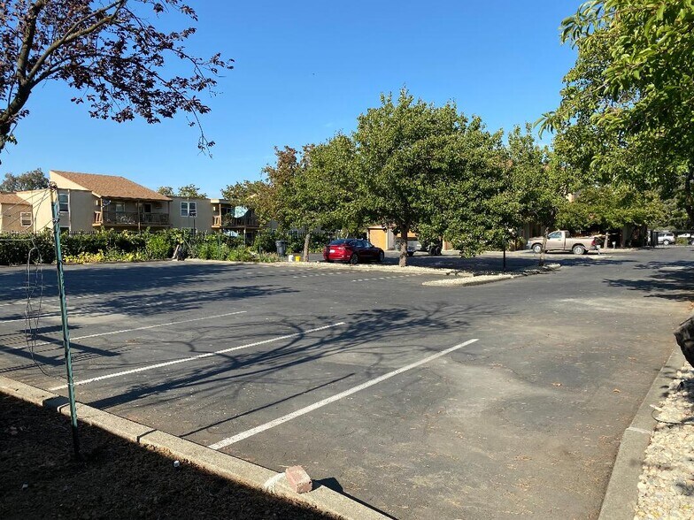 More Photos Of 1049 Union Ave, Fairfield Office Residential For Lease