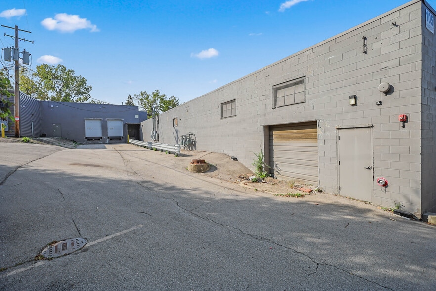 More Photos Of 85-125 Hankes Ave, Aurora Warehouse For Sale