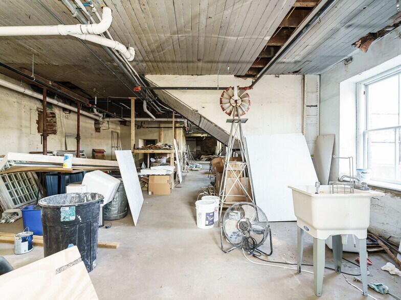 More Photos Of 201 Chatham St, Sanford Office Residential For Sale