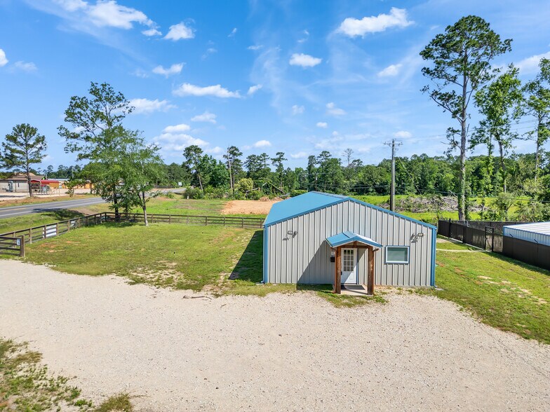More Photos Of 11395 FM 2432 Rd, Willis Light Manufacturing For Sale