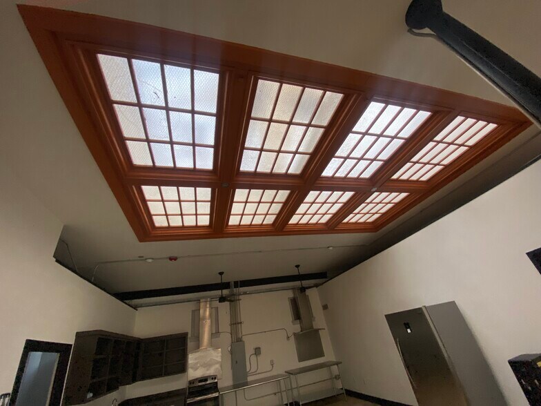 More Photos Of 220 S Campbell Ave, Springfield Storefront Retail Office For Sale