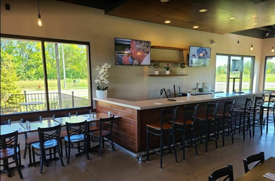 More Photos Of 2041 Blazing Star Dr, Mankato Restaurant For Sale
