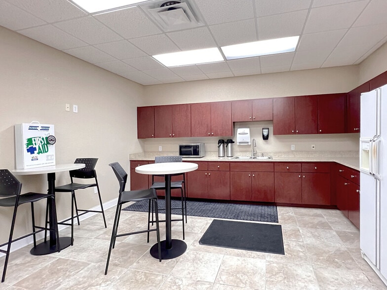 More Photos Of 308 Avenue G SW, Winter Haven Coworking Space