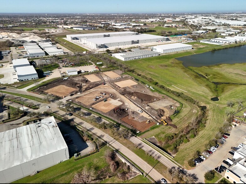 More Photos Of 13620 S Gessner Rd, Missouri City Warehouse For Lease