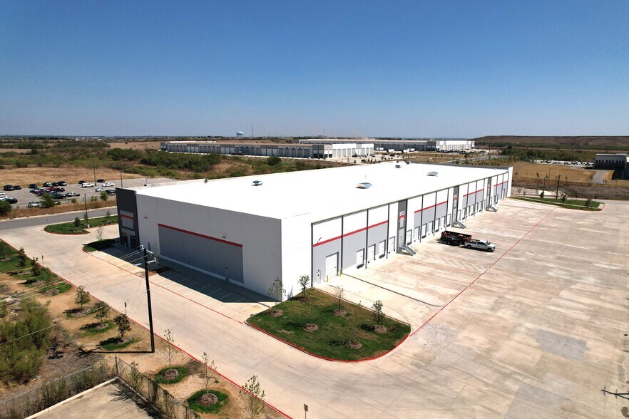 More Photos Of 6907 Lancer Blvd, San Antonio Unknown For Lease