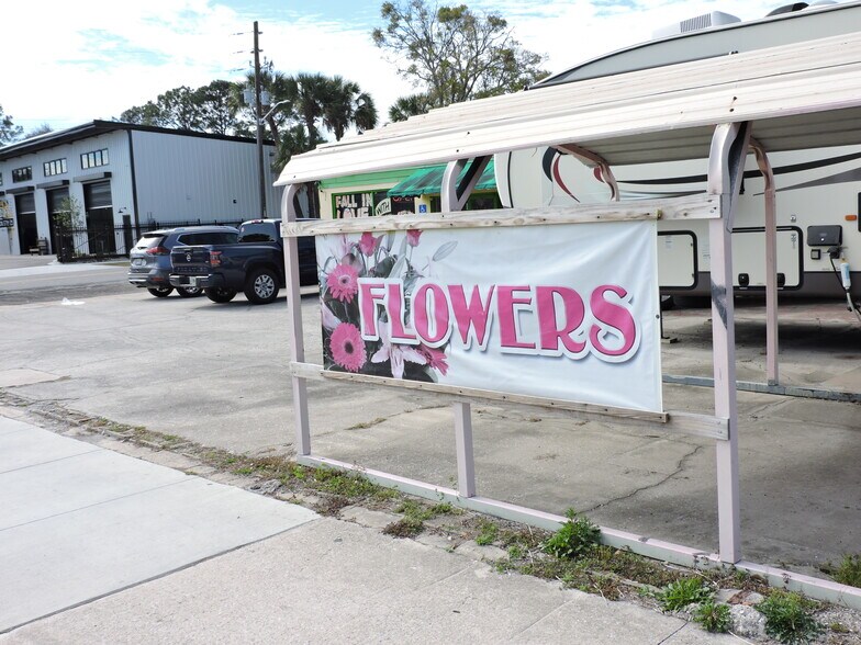 More Photos Of 2504 Main St, Jacksonville Freestanding For Sale