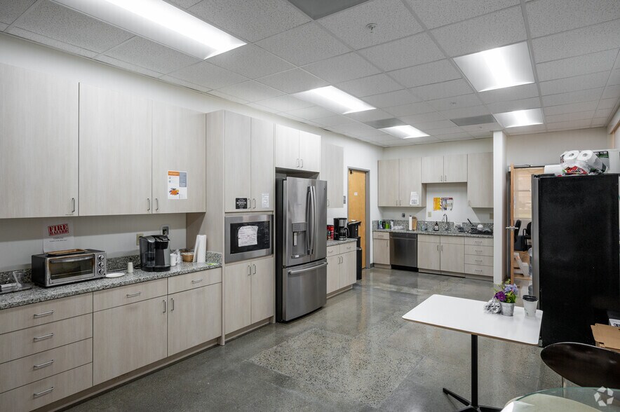 More Photos Of 1124 Bristol St, Costa Mesa Office For Sale