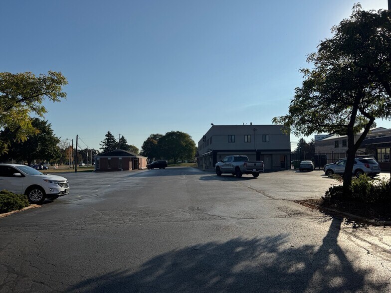 More Photos Of 33503-33533 5 Mile Rd, Livonia Storefront For Sale