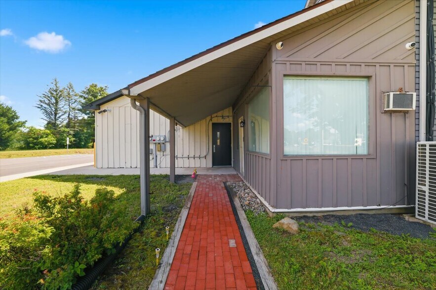 More Photos Of 1105 Scott St, Brodheadsville Freestanding For Sale
