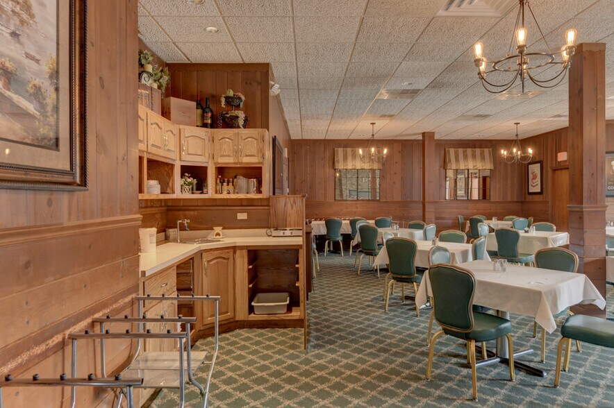 More Photos Of 502 Dixie Hwy, Beecher Restaurant For Sale