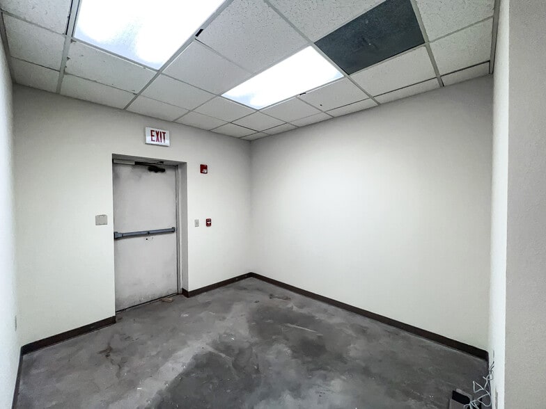 More Photos Of 712 W Holland Ave, Alpine Office For Sale